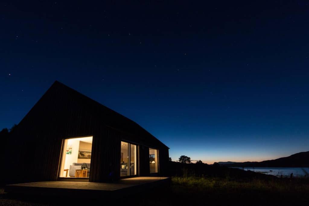 Beautiful Views From Right Above The Water Villa Dunan Exterior photo